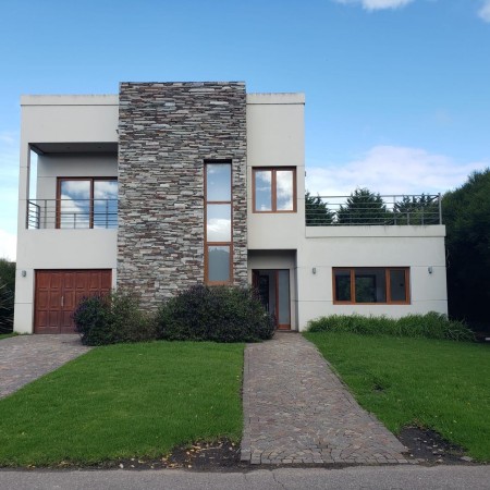 IMPECABLE CASA 4 AMBIENTES EN ALQUILER 24 MESES BARRIO RUMENCO LOS TILOS