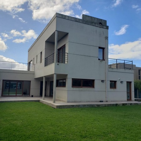 IMPECABLE CASA 4 AMBIENTES EN ALQUILER 24 MESES BARRIO RUMENCO LOS TILOS