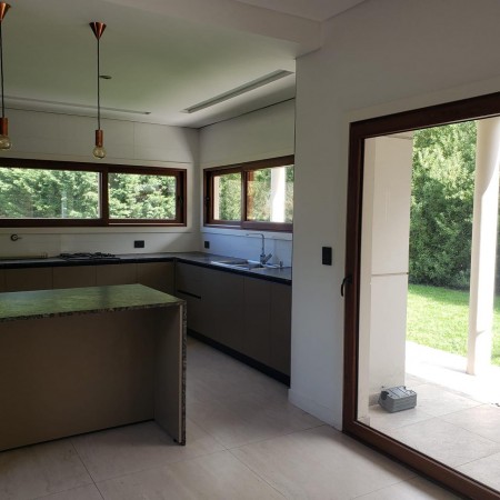 IMPECABLE CASA 4 AMBIENTES EN ALQUILER 24 MESES BARRIO RUMENCO LOS TILOS