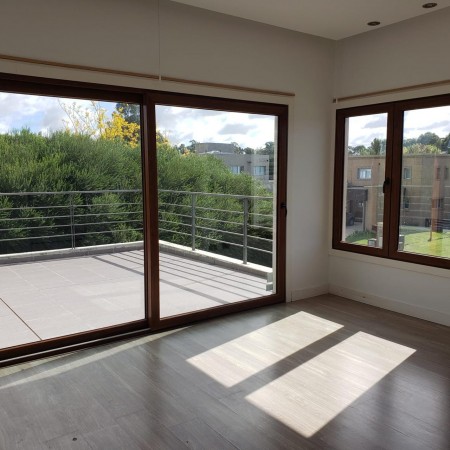 IMPECABLE CASA 4 AMBIENTES EN ALQUILER 24 MESES BARRIO RUMENCO LOS TILOS
