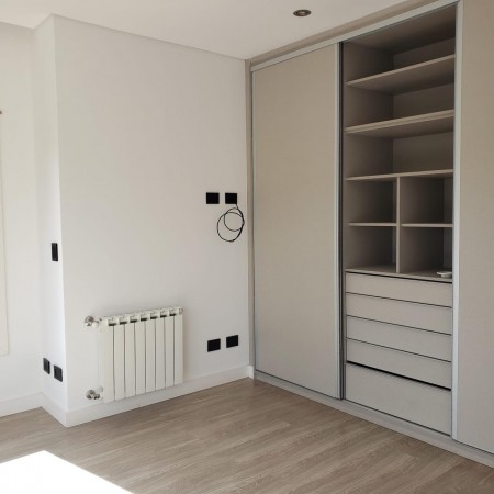 IMPECABLE CASA 4 AMBIENTES EN ALQUILER 24 MESES BARRIO RUMENCO LOS TILOS