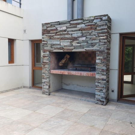 IMPECABLE CASA 4 AMBIENTES EN ALQUILER 24 MESES BARRIO RUMENCO LOS TILOS