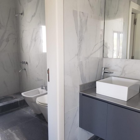 IMPECABLE CASA 4 AMBIENTES EN ALQUILER 24 MESES BARRIO RUMENCO LOS TILOS