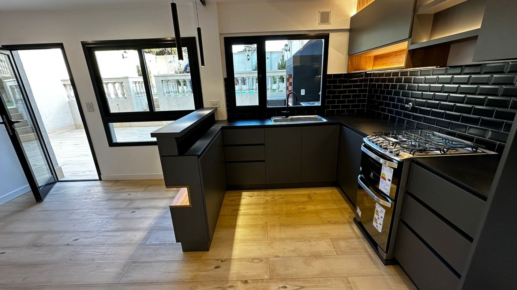 MODERNA CASA EN PH 3 AMB C PARQUE PISCINA Y DOBLE COCHERA