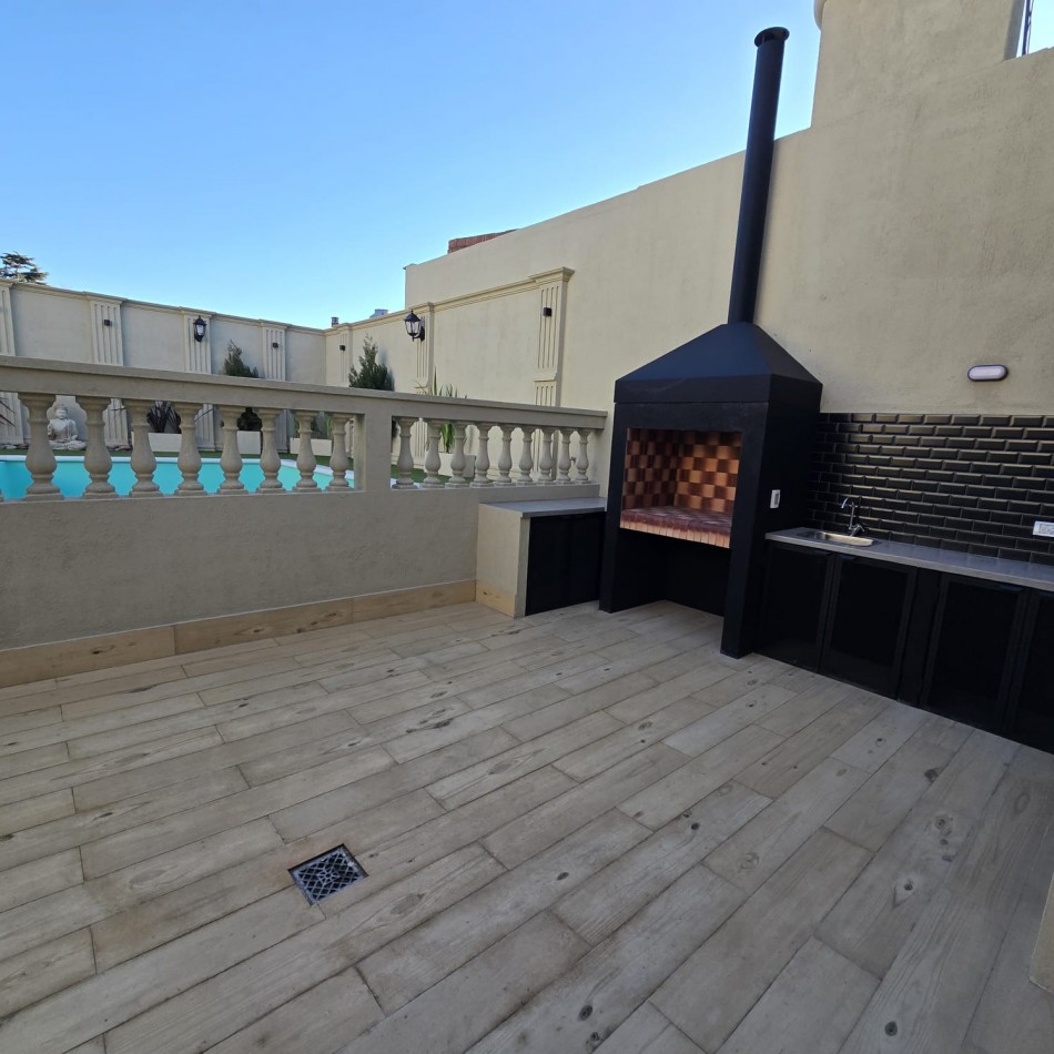 MODERNA CASA EN PH 3 AMB C PARQUE PISCINA Y DOBLE COCHERA