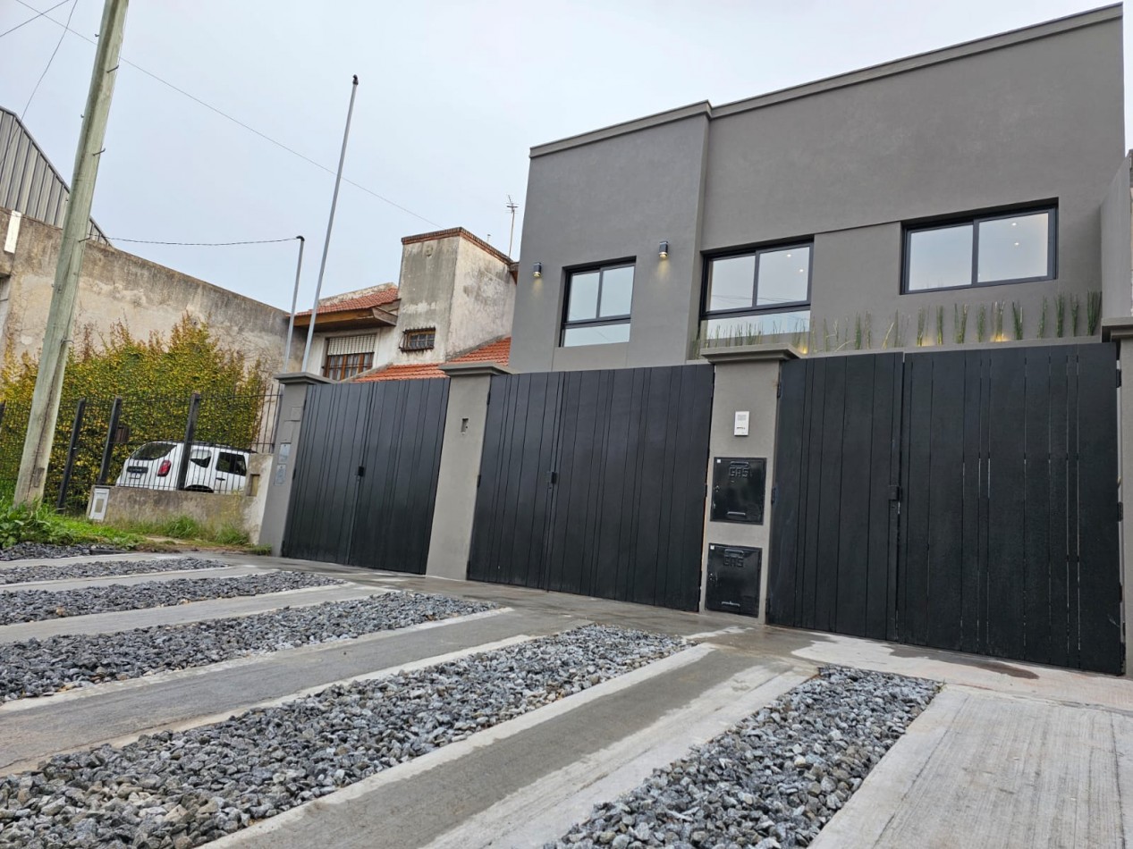 MODERNA CASA EN PH 3 AMB C PARQUE PISCINA Y DOBLE COCHERA