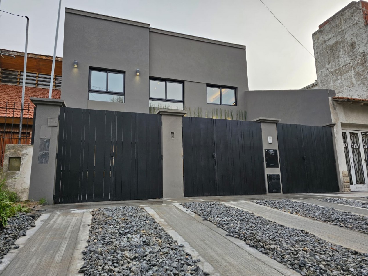 MODERNA CASA EN PH 3 AMB C PARQUE PISCINA Y DOBLE COCHERA