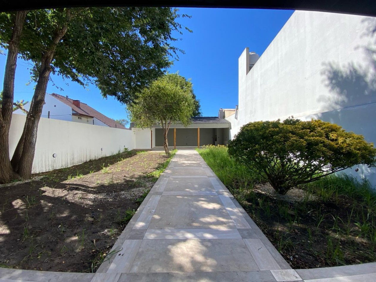 RECICLADA!!! CASA 3 AMB C COCHERA Y QUINCHO