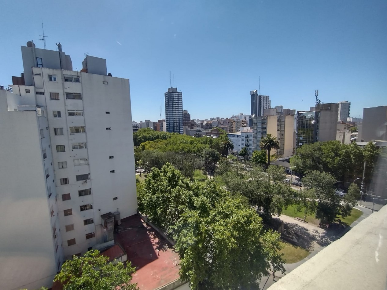 DEPTO 2 AMB A LA CALLE EDIFICIO SEÑORIAL RECICLADO CENTRO
