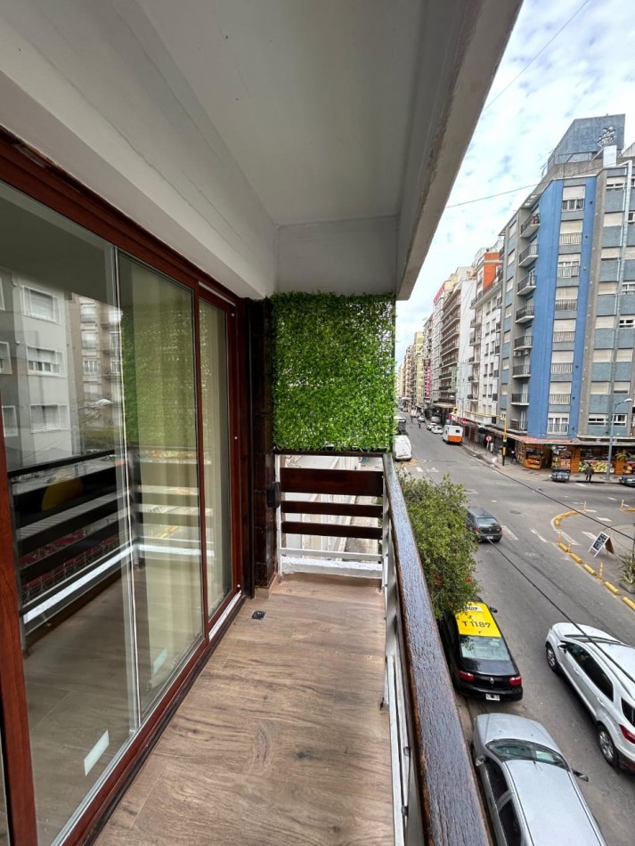 DEPTO 2 AMB AL FRENTE C BALCON RECICLADO CENTRO