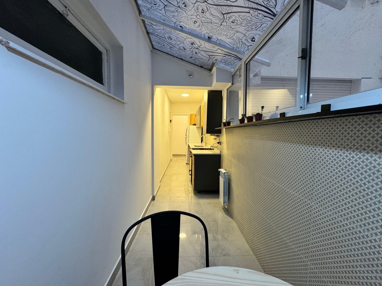 DEPTO 2 AMB C BALCON SALIENTE Y PATIO RECICLADO Y AMOBLADO CENTRO