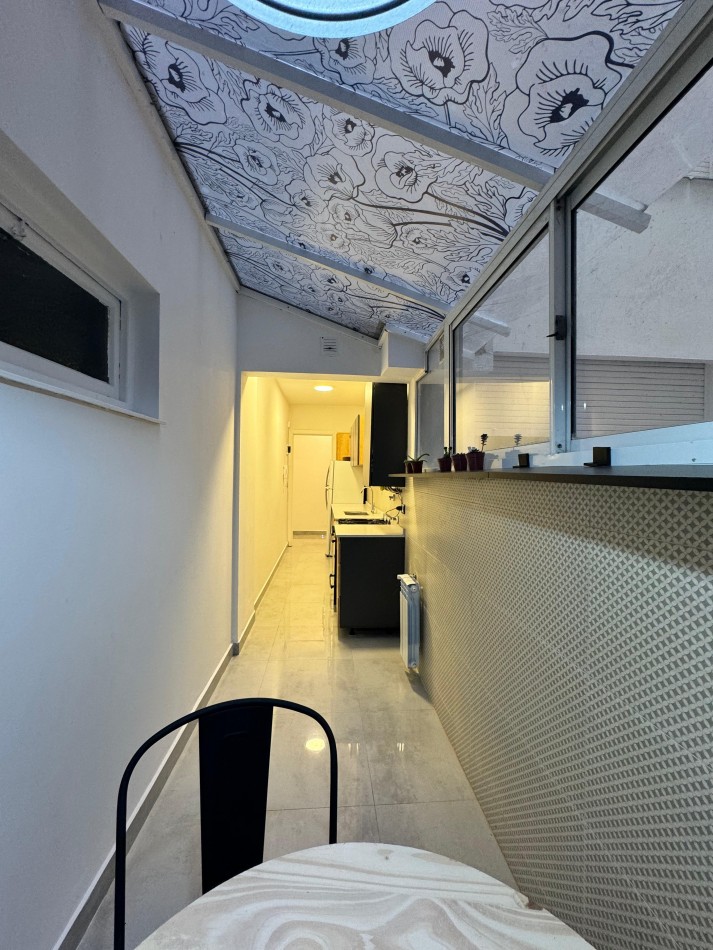 DEPTO 2 AMB C BALCON SALIENTE Y PATIO RECICLADO Y AMOBLADO CENTRO
