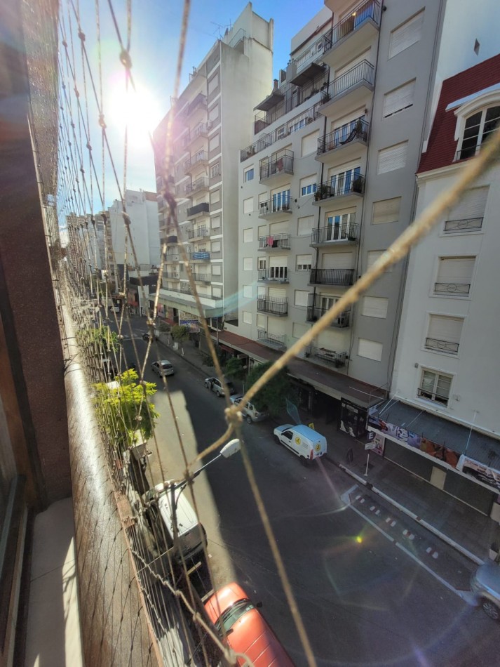 DEPTO 1 AMB Y MEDIO C BALCON FRANCES AMOBLADO CENTRO
