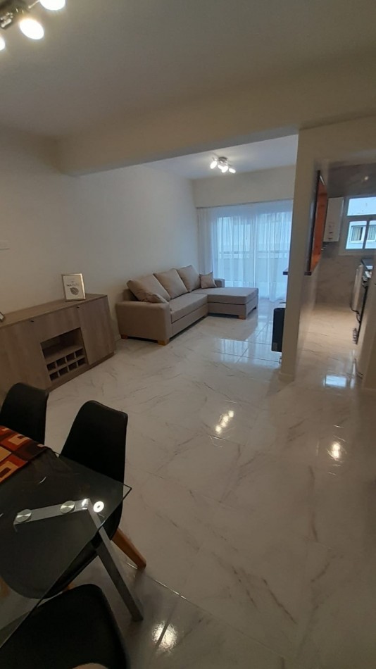 DEPTO 2 AMB EXTERNO CON BALCON RECICLADO CENTRO