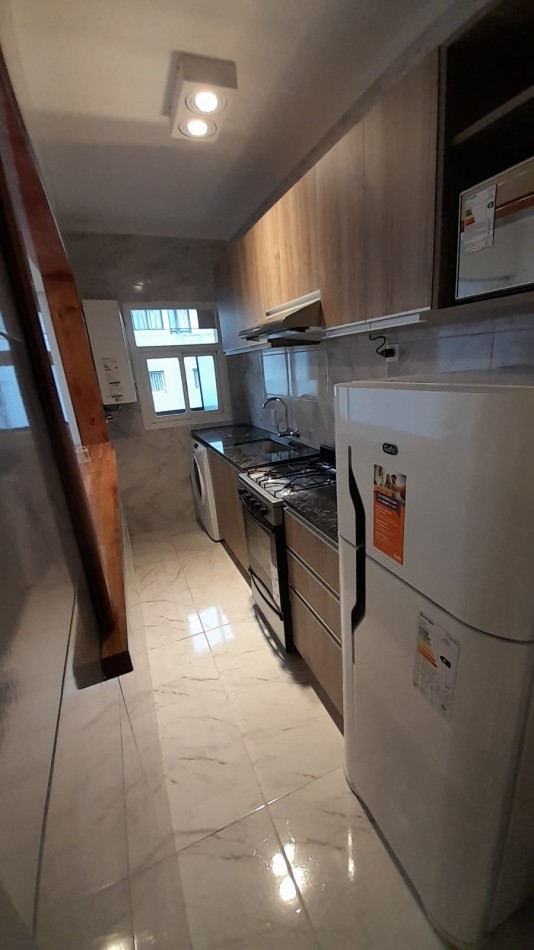 DEPTO 2 AMB EXTERNO CON BALCON RECICLADO CENTRO