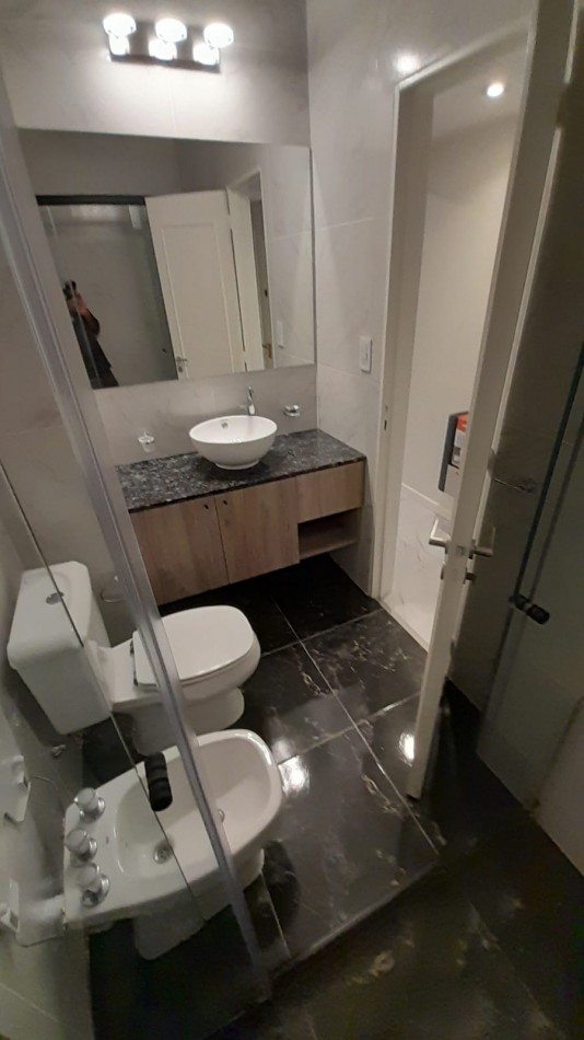 DEPTO 2 AMB EXTERNO CON BALCON RECICLADO CENTRO
