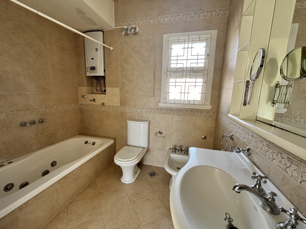IMPORTANTE CHALET DE ESTILO C PARQUE CHAUVIN RESIDENCIAL