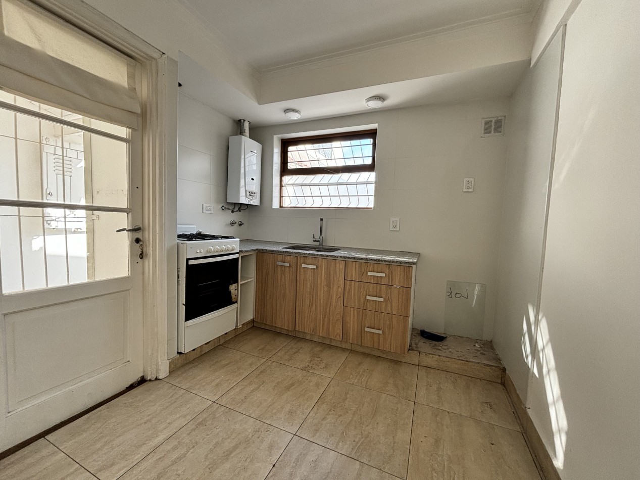IDEAL USO COMERCIAL!! CHALET 4 AMBIENTES CON 2 DTOS DE 2 Y 3 AMBIENTES VENTA EN BLOCK CHAUVIN
