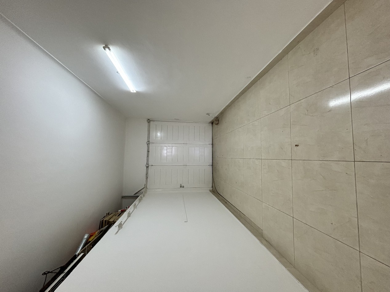IDEAL USO COMERCIAL!! CHALET 4 AMBIENTES CON 2 DTOS DE 2 Y 3 AMBIENTES VENTA EN BLOCK CHAUVIN