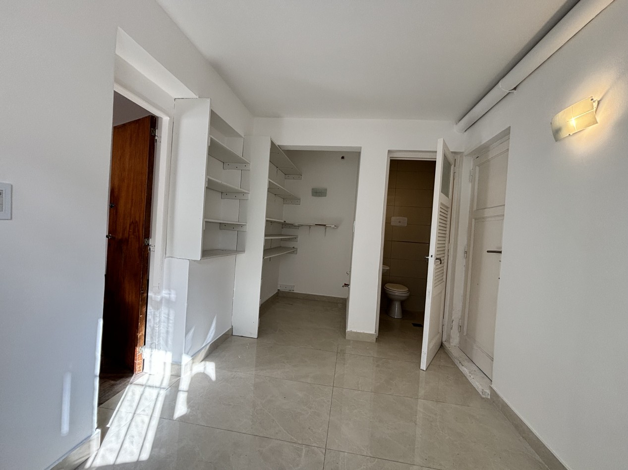 IDEAL USO COMERCIAL!! CHALET 4 AMBIENTES CON 2 DTOS DE 2 Y 3 AMBIENTES VENTA EN BLOCK CHAUVIN