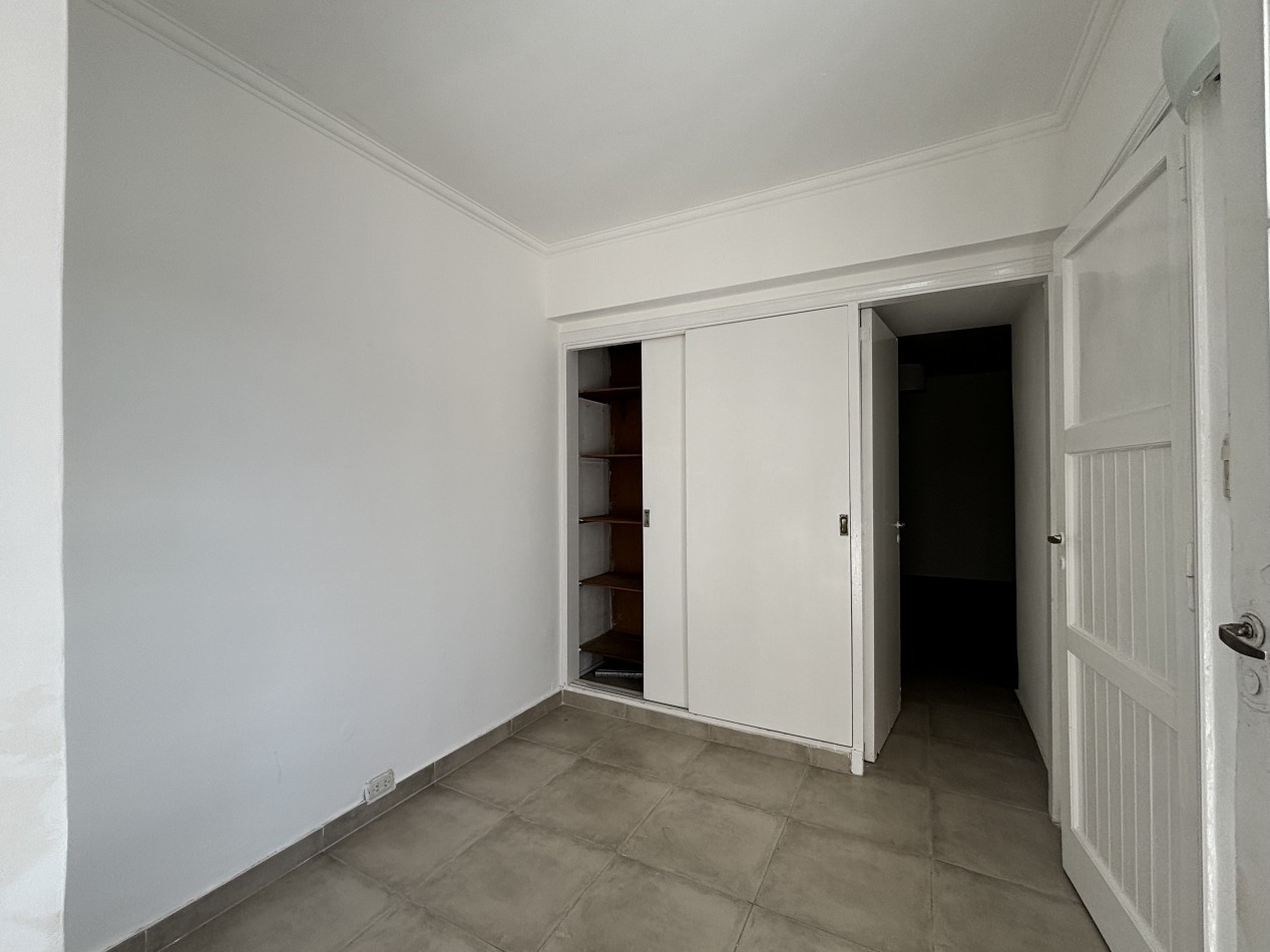 IDEAL USO COMERCIAL!! CHALET 4 AMBIENTES CON 2 DTOS DE 2 Y 3 AMBIENTES VENTA EN BLOCK CHAUVIN