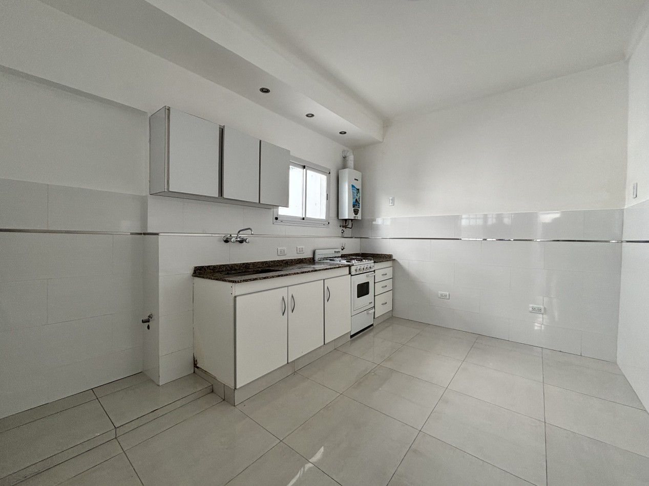 IDEAL USO COMERCIAL!! CHALET 4 AMBIENTES CON 2 DTOS DE 2 Y 3 AMBIENTES VENTA EN BLOCK CHAUVIN