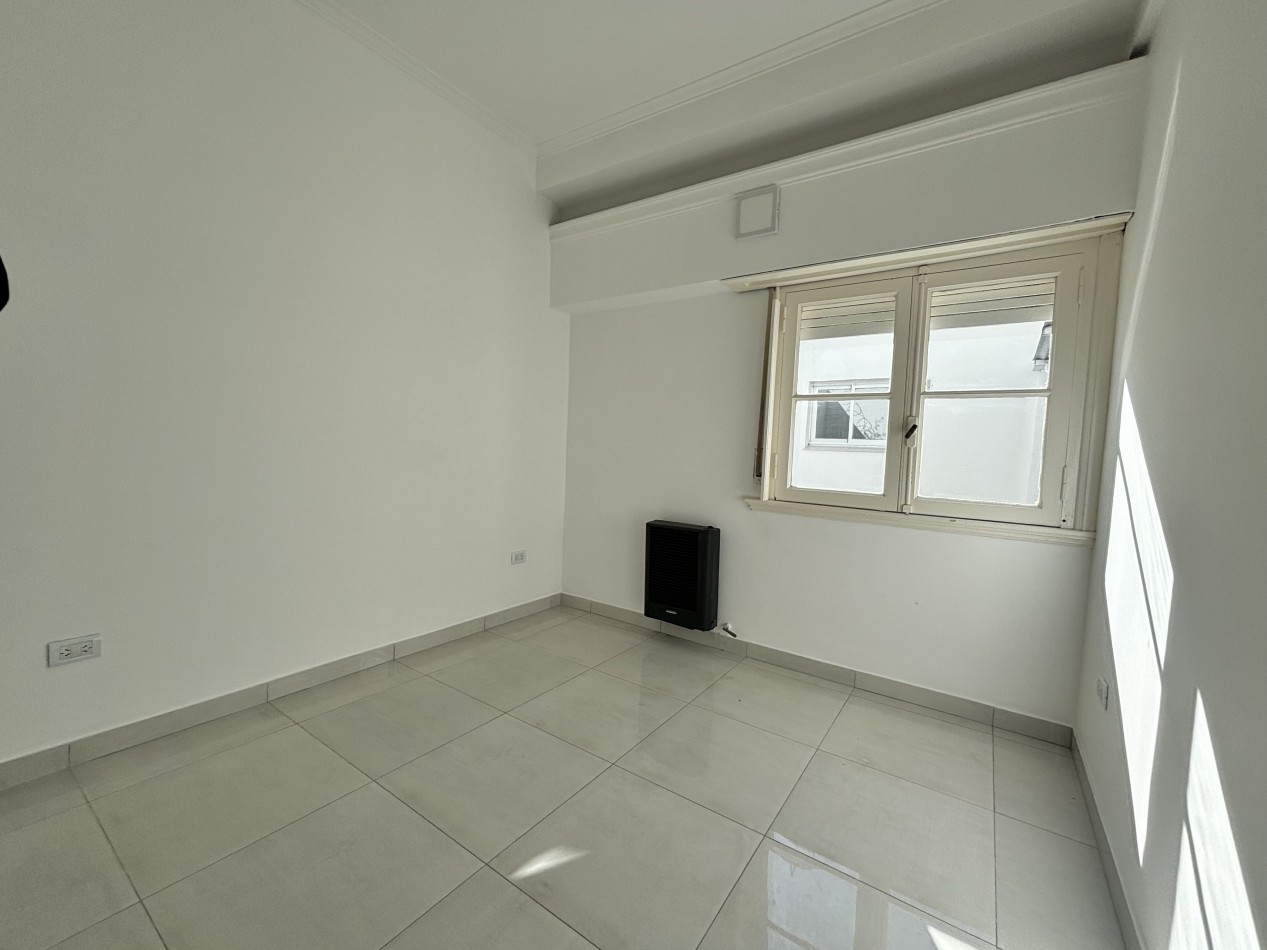 IDEAL USO COMERCIAL!! CHALET 4 AMBIENTES CON 2 DTOS DE 2 Y 3 AMBIENTES VENTA EN BLOCK CHAUVIN
