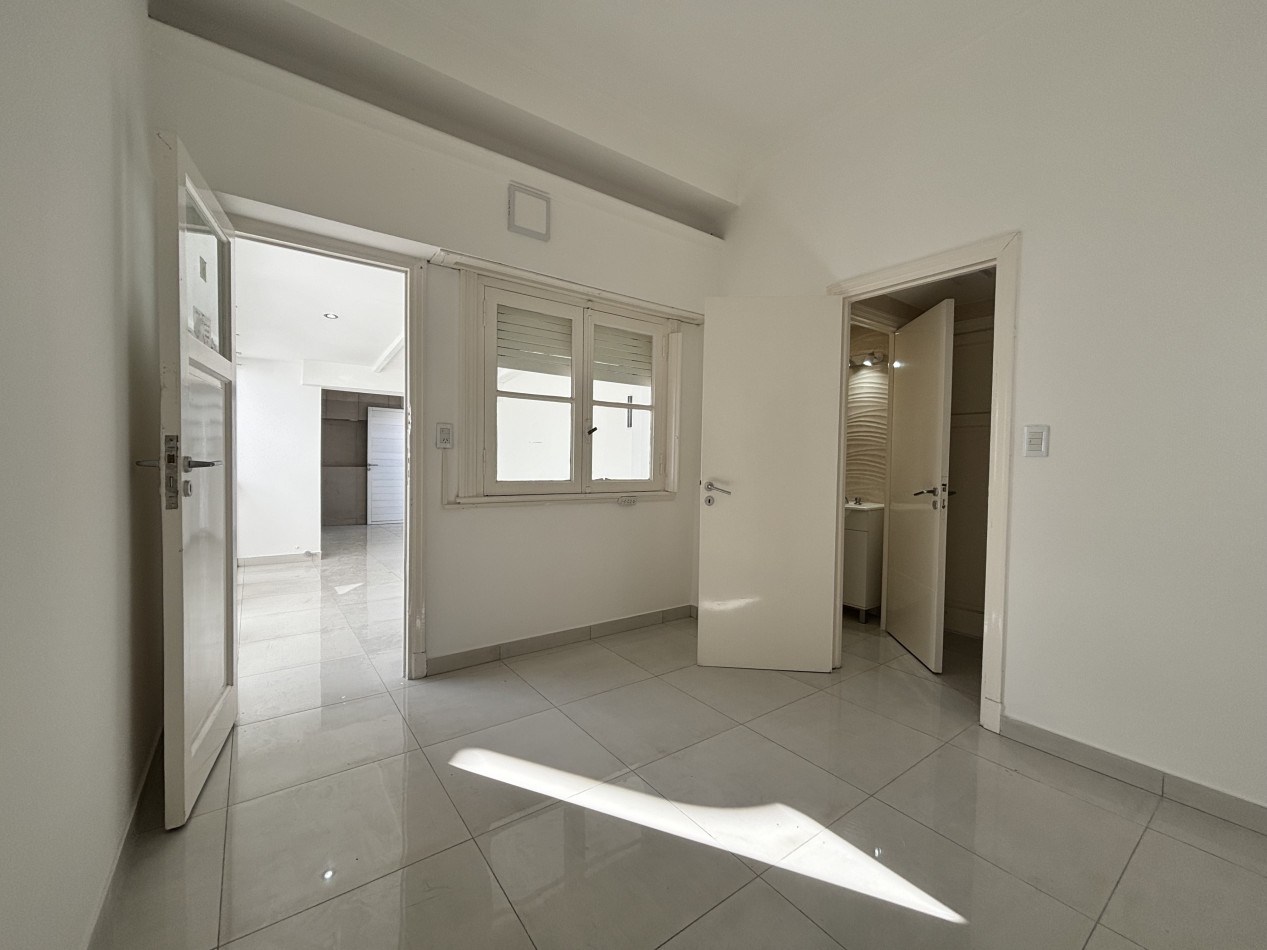 IDEAL USO COMERCIAL!! CHALET 4 AMBIENTES CON 2 DTOS DE 2 Y 3 AMBIENTES VENTA EN BLOCK CHAUVIN