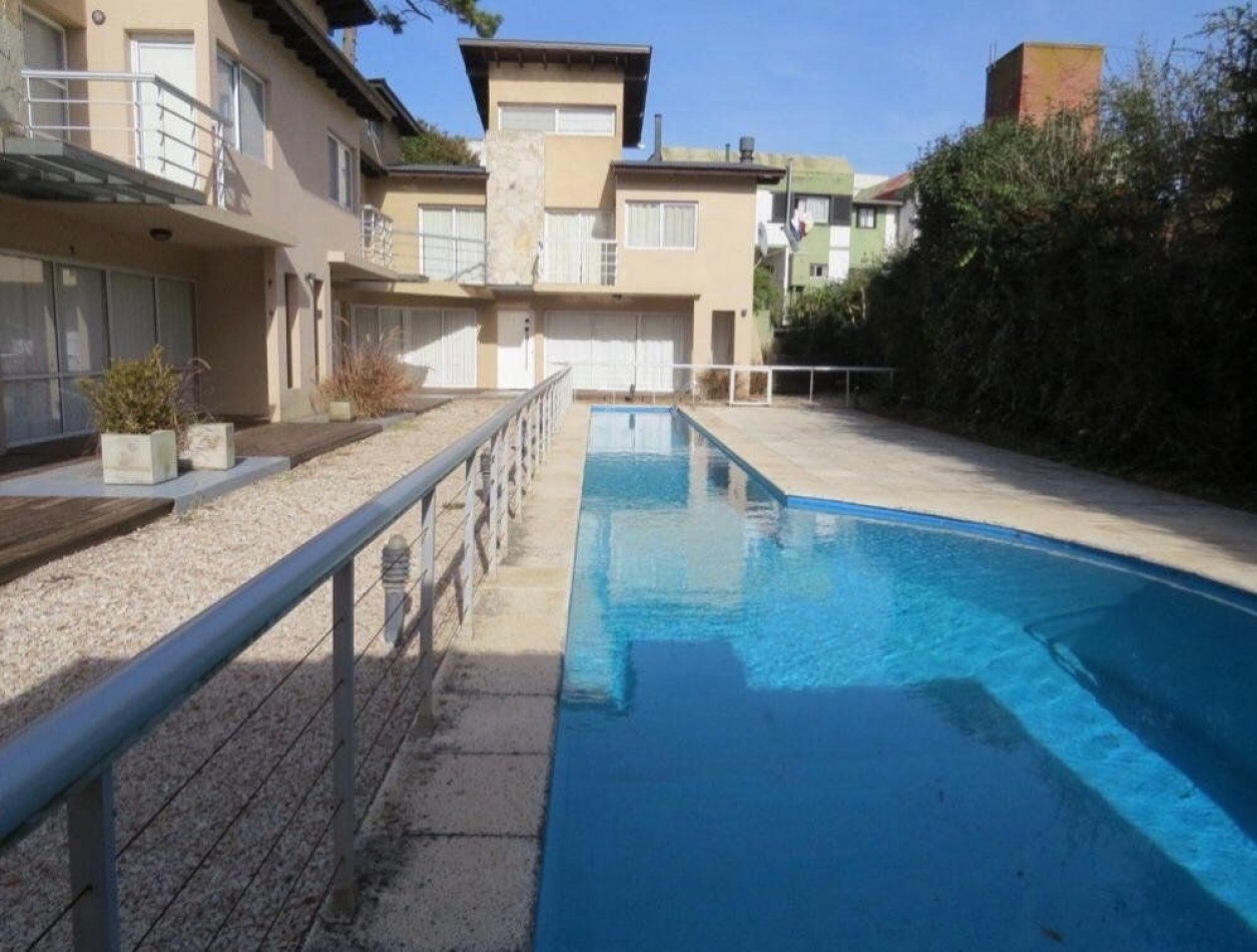 ESPECTACULAR!!! TRIPLEX 4 AMB C PISCINA PINAMAR