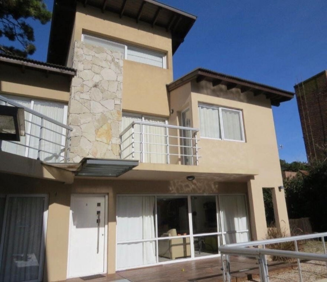 ESPECTACULAR!!! TRIPLEX 4 AMB C PISCINA PINAMAR