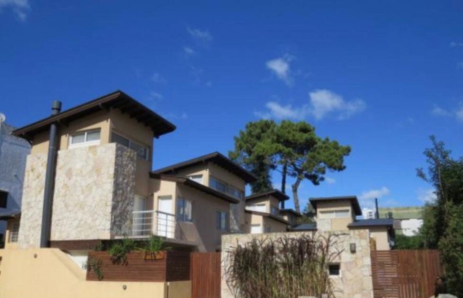ESPECTACULAR!!! TRIPLEX 4 AMB C PISCINA PINAMAR