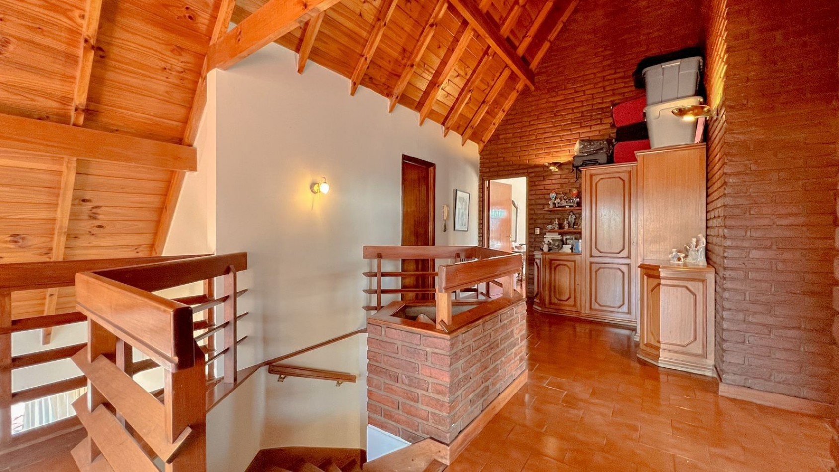 EXCELENTE CASA 6 AMB GUEMES RESIDENCIAL