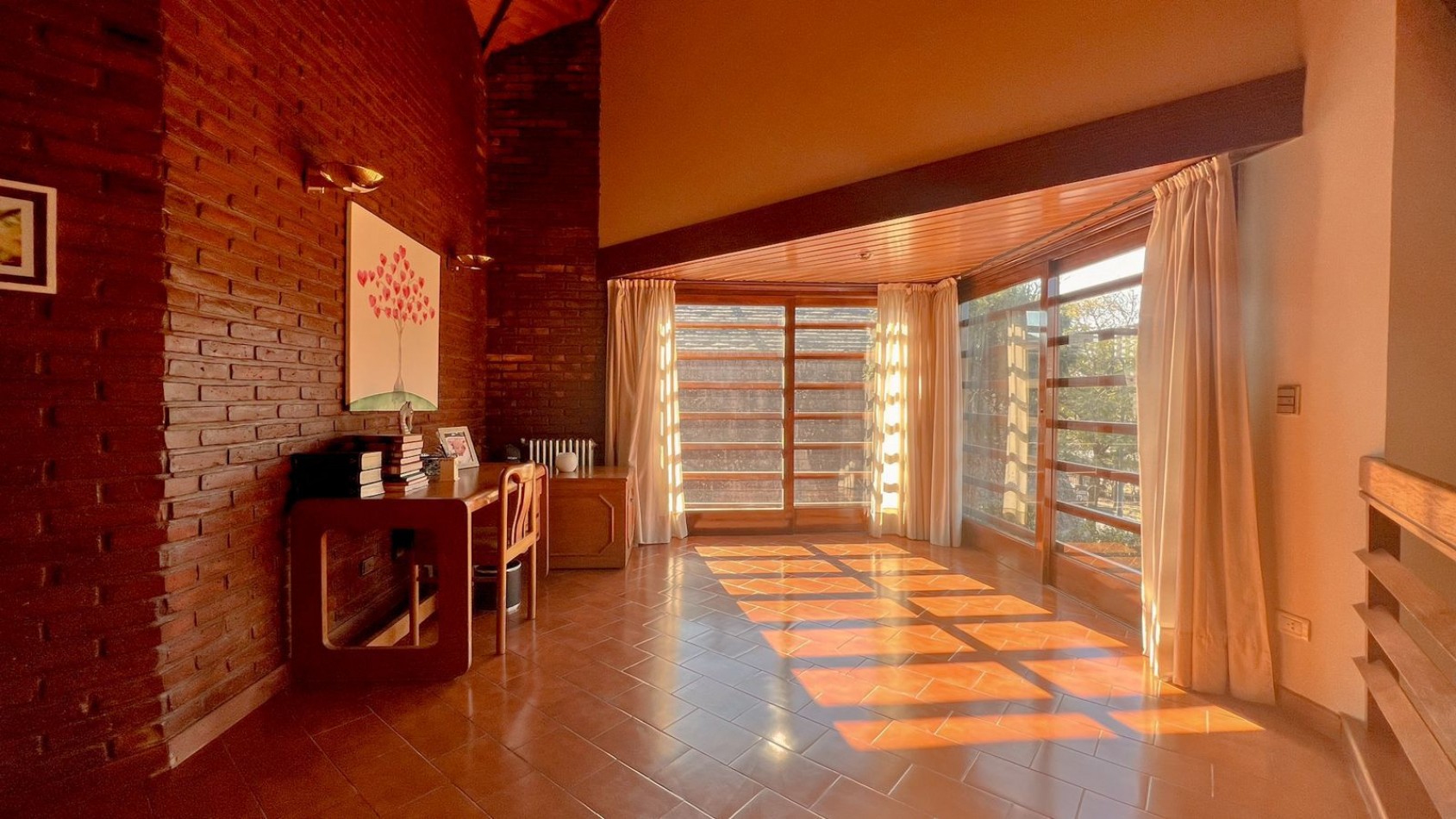 EXCELENTE CASA 6 AMB GUEMES RESIDENCIAL