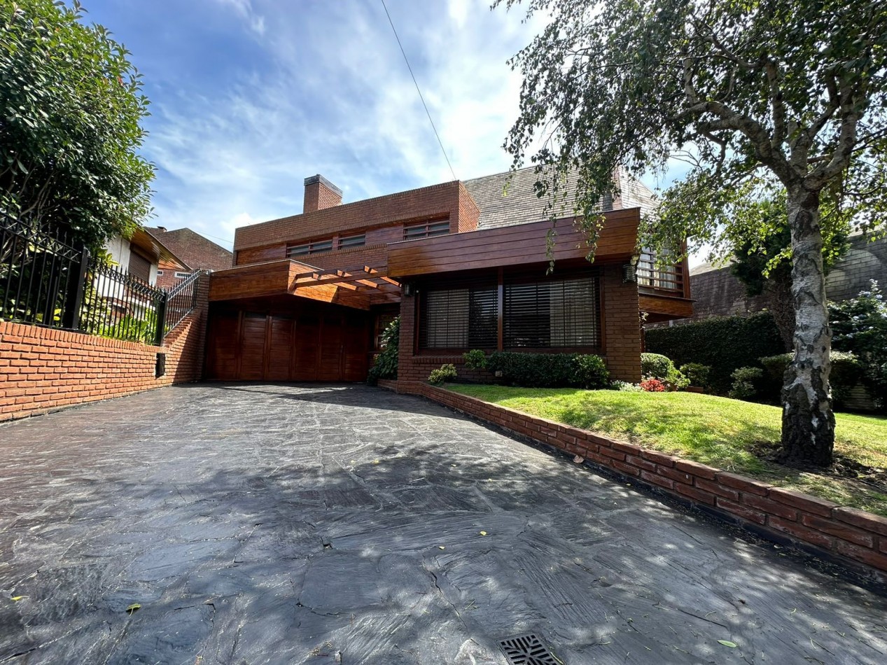 EXCELENTE CASA 6 AMB GUEMES RESIDENCIAL