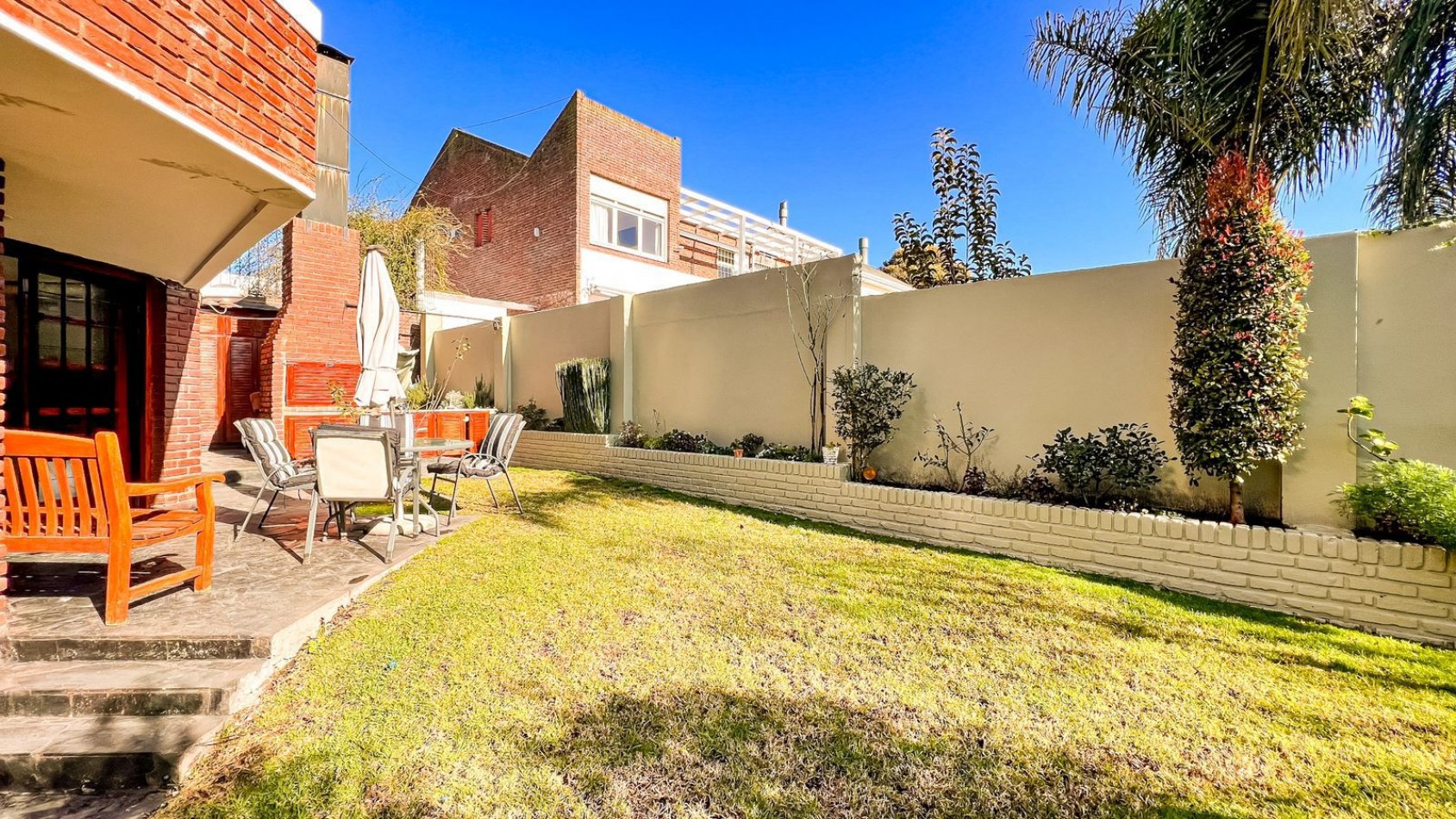 EXCELENTE CASA 6 AMB GUEMES RESIDENCIAL