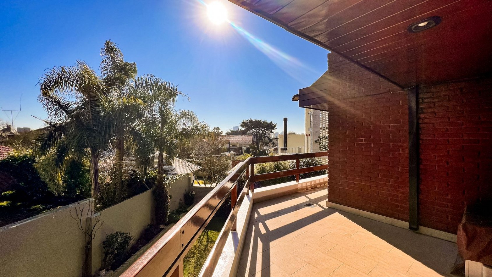 EXCELENTE CASA 6 AMB GUEMES RESIDENCIAL