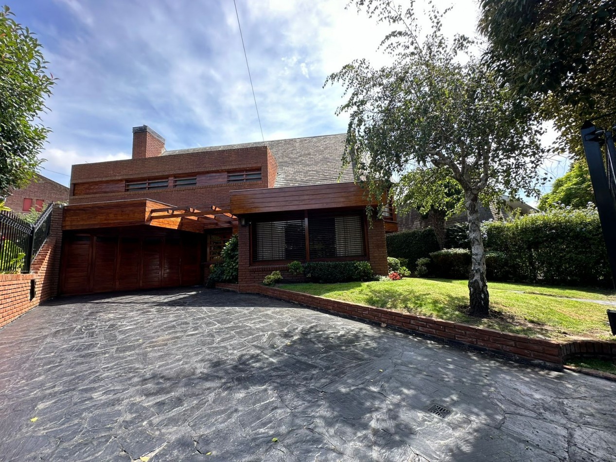 EXCELENTE CASA 6 AMB GUEMES RESIDENCIAL