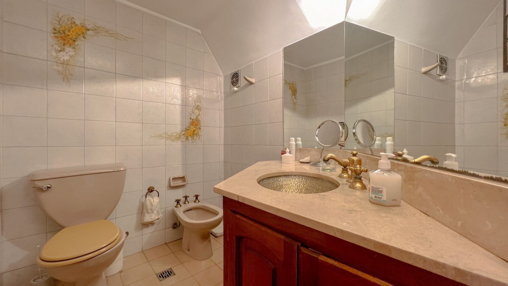 EXCELENTE CASA 6 AMB GUEMES RESIDENCIAL