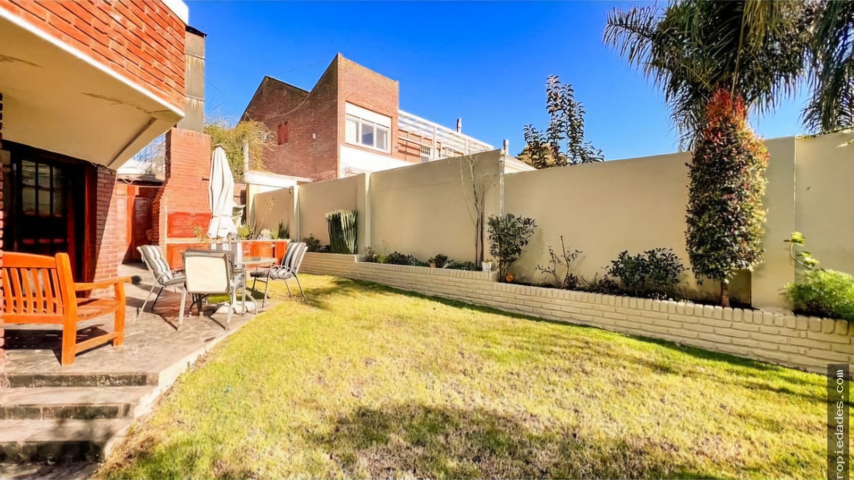 EXCELENTE CASA 6 AMB GUEMES RESIDENCIAL