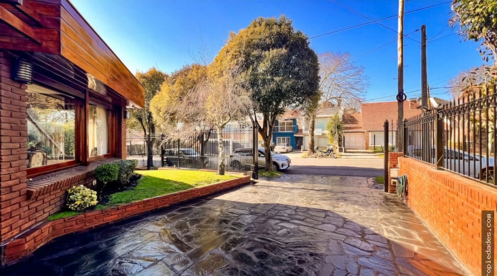 EXCELENTE CASA 6 AMB GUEMES RESIDENCIAL