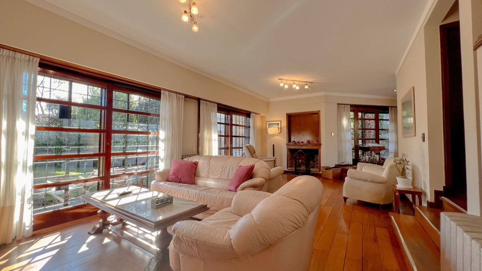 EXCELENTE CASA 6 AMB GUEMES RESIDENCIAL