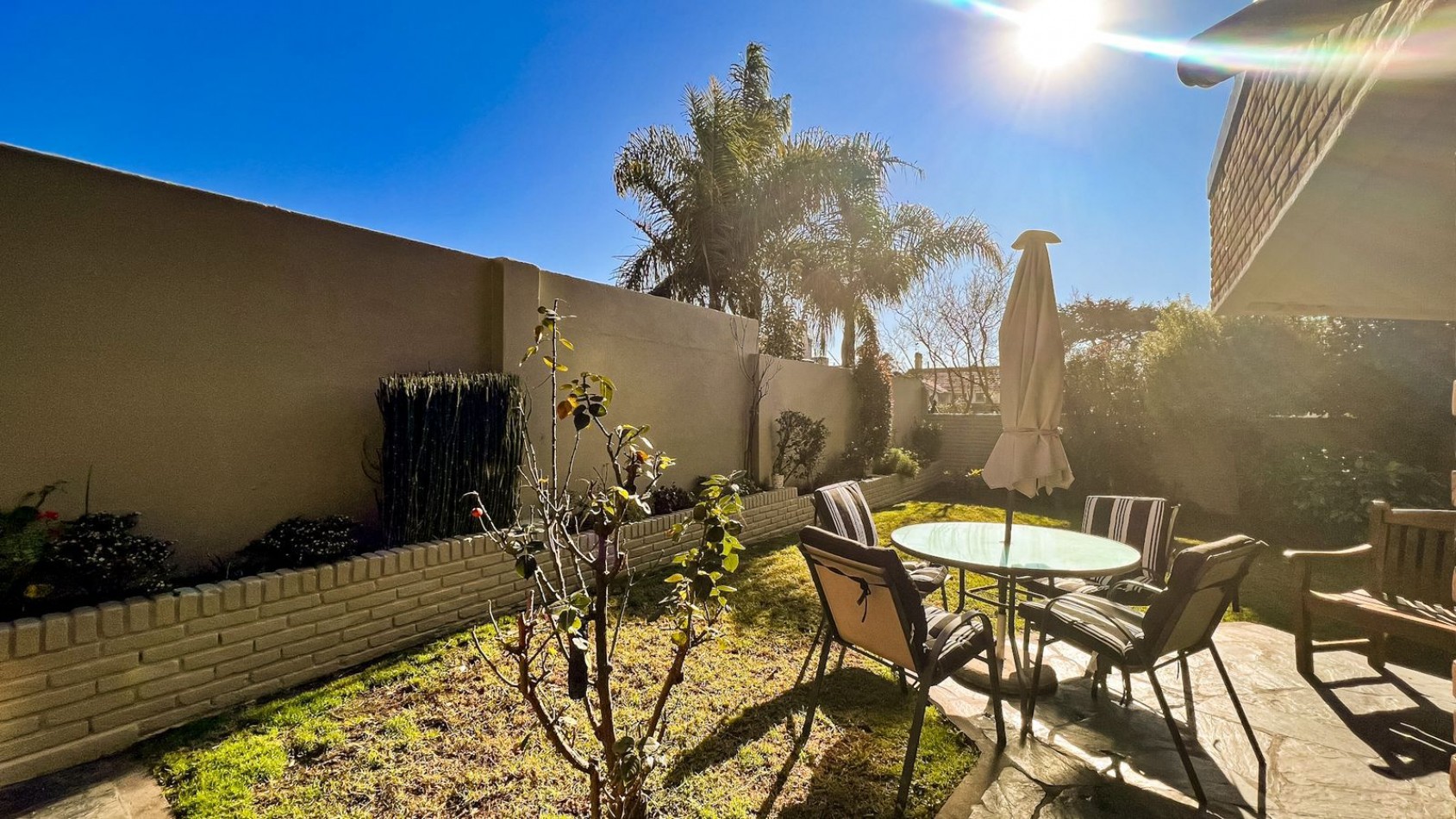 EXCELENTE CASA 6 AMB GUEMES RESIDENCIAL