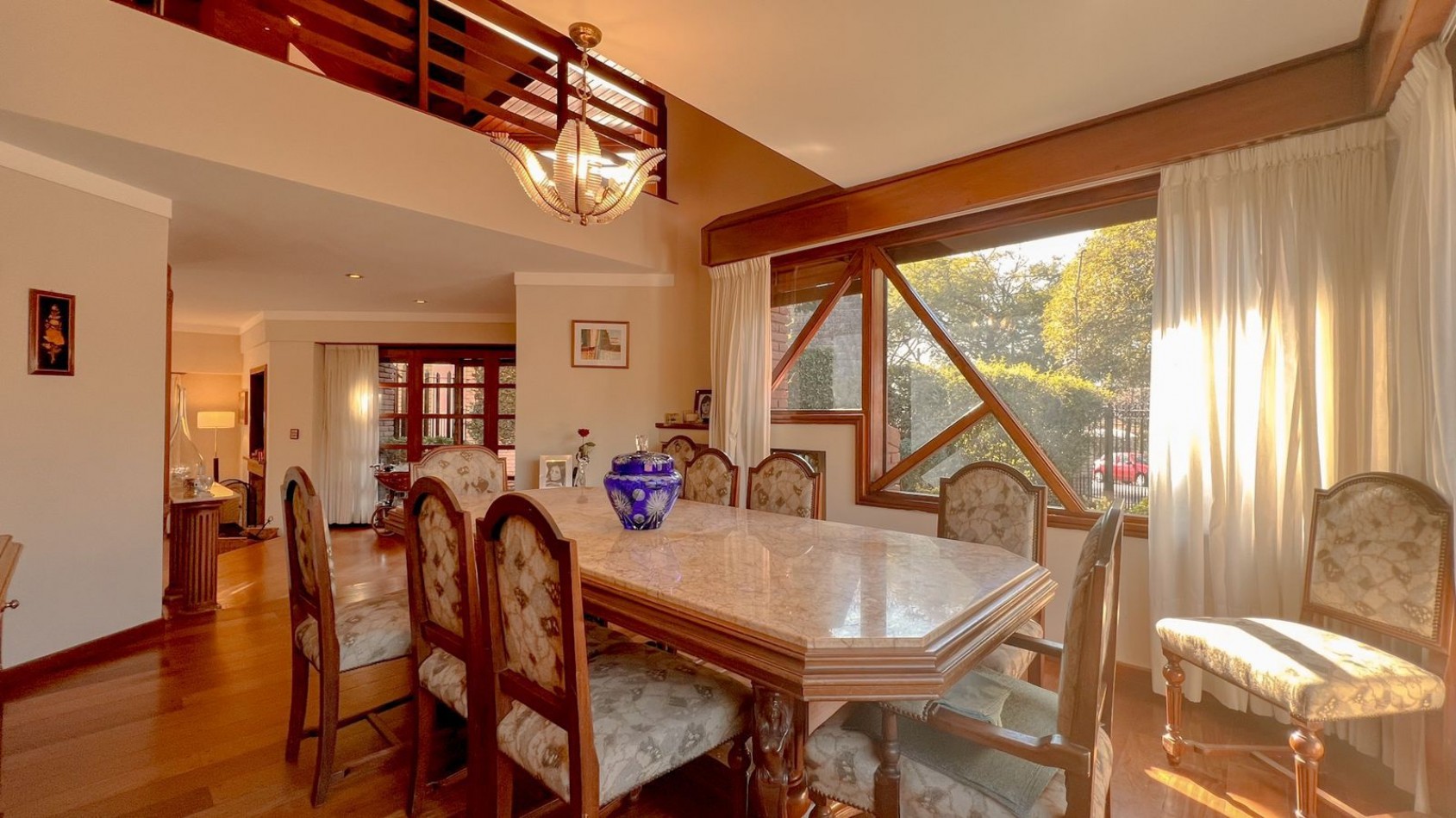 EXCELENTE CASA 6 AMB GUEMES RESIDENCIAL