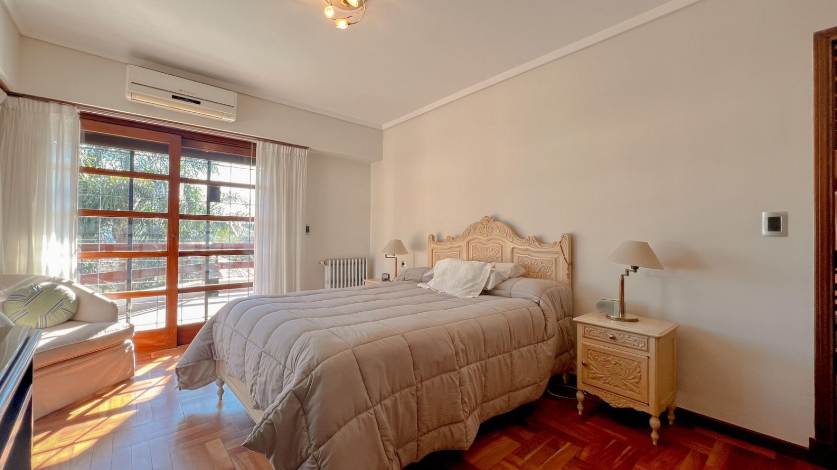 EXCELENTE CASA 6 AMB GUEMES RESIDENCIAL