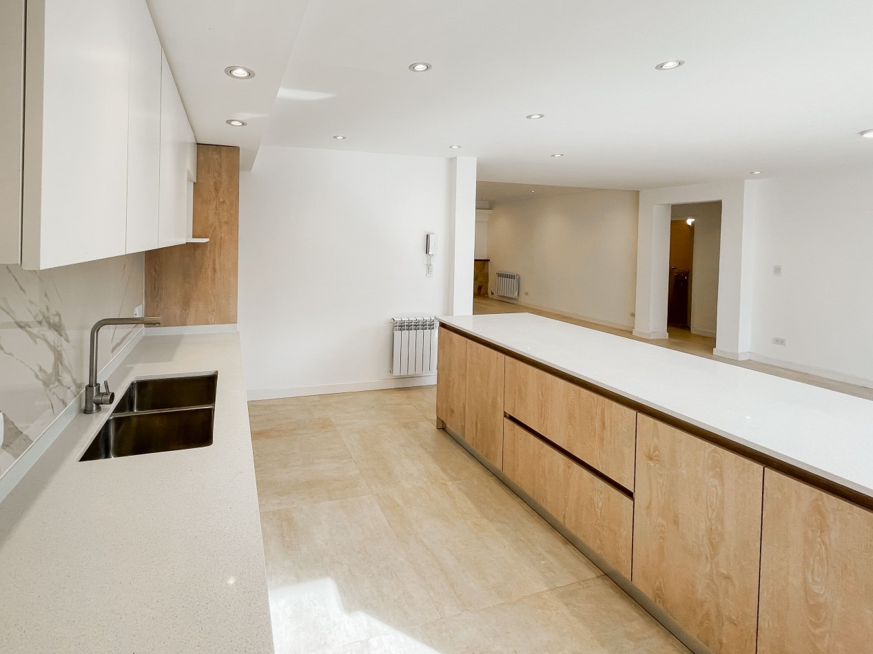 -EXCELENTE CHALET 5 AMB RECICLADO A NUEVO PARQUE LURO