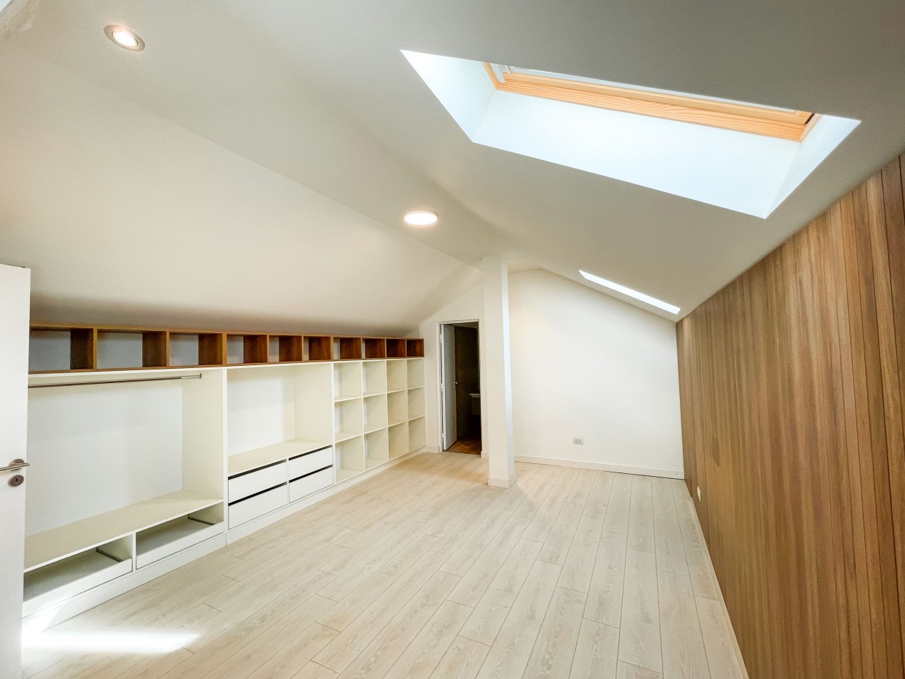 -EXCELENTE CHALET 5 AMB RECICLADO A NUEVO PARQUE LURO