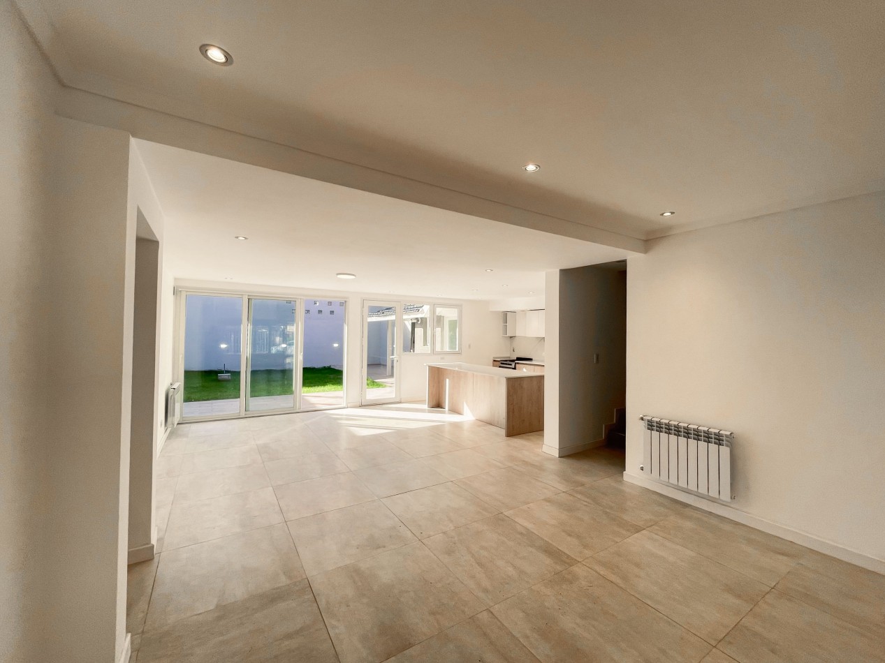 -EXCELENTE CHALET 5 AMB RECICLADO A NUEVO PARQUE LURO