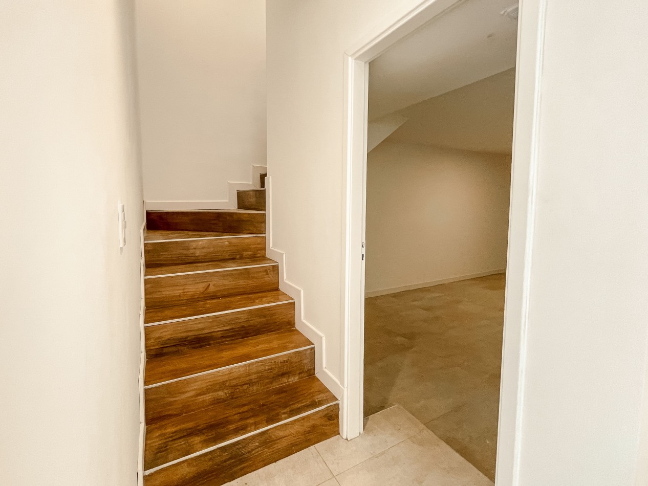 -EXCELENTE CHALET 5 AMB RECICLADO A NUEVO PARQUE LURO