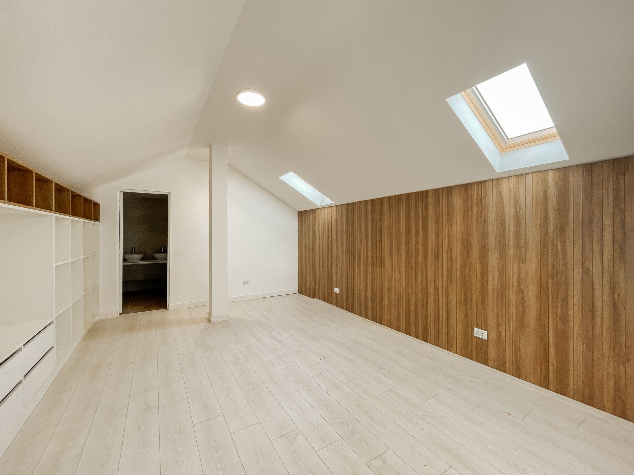 -EXCELENTE CHALET 5 AMB RECICLADO A NUEVO PARQUE LURO