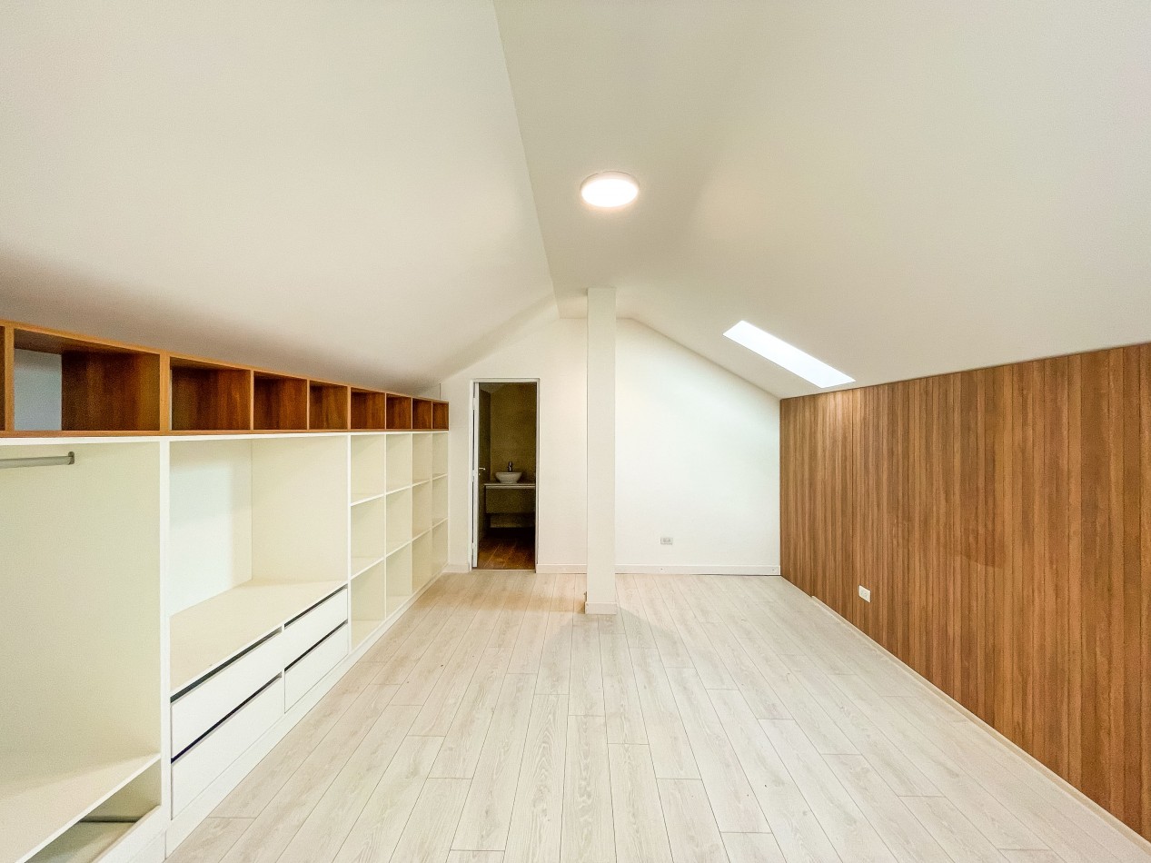 -EXCELENTE CHALET 5 AMB RECICLADO A NUEVO PARQUE LURO